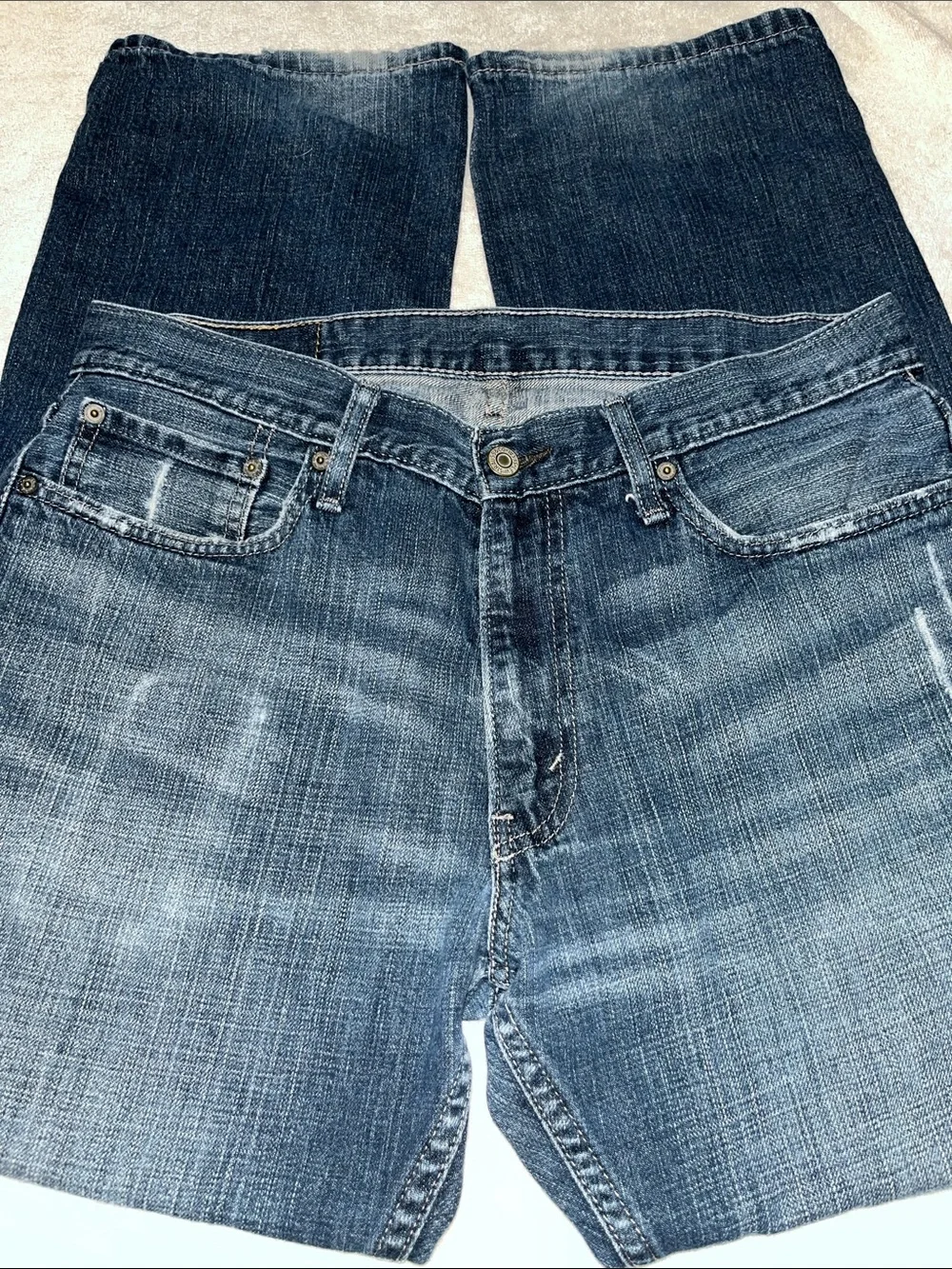 Levi's Men's Medium Blue Straight Jeans with Signature Patch
